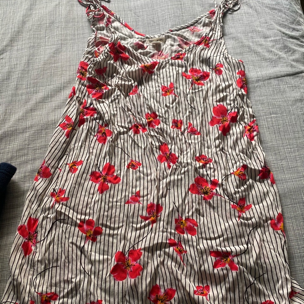 Billabong cover up size large